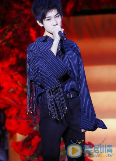 张真源演唱会写真 张真源高清写真_张真源高清剧照