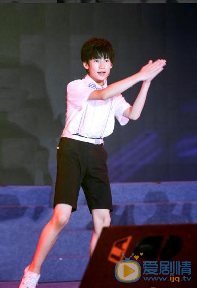 张真源演唱会写真 张真源高清写真_张真源高清剧照