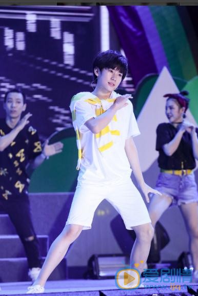 张真源演唱会写真 张真源高清写真_张真源高清剧照