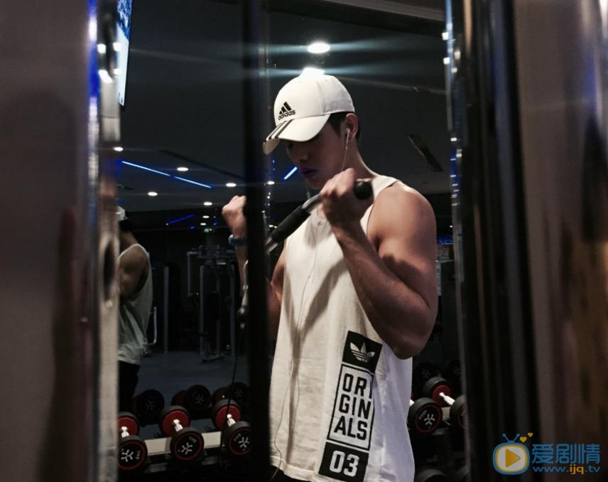 刘名凯健身运动照 刘名凯高清写真_刘名凯高清剧照