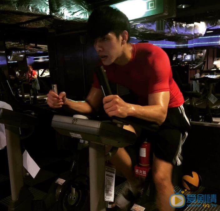 刘名凯健身运动照 刘名凯高清写真_刘名凯高清剧照