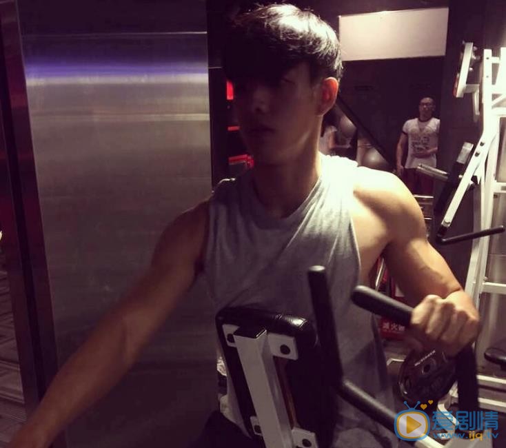 刘名凯健身运动照 刘名凯高清写真_刘名凯高清剧照
