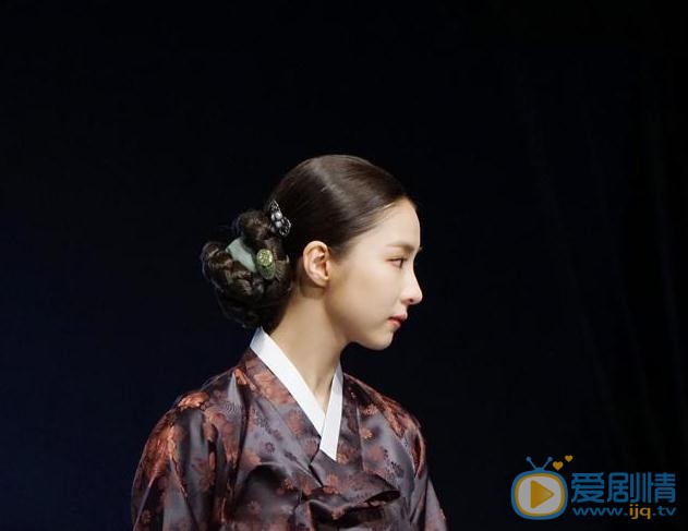 申世景韩服照 申世景高清写真_申世景高清剧照