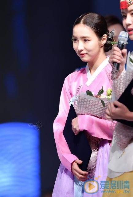 申世景韩服照 申世景高清写真_申世景高清剧照