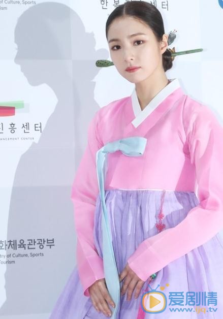申世景韩服照 申世景高清写真_申世景高清剧照