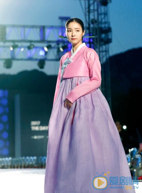 申世景韩服照 申世景高清写真_申世景高清剧照