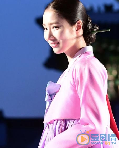 申世景韩服照 申世景高清写真_申世景高清剧照