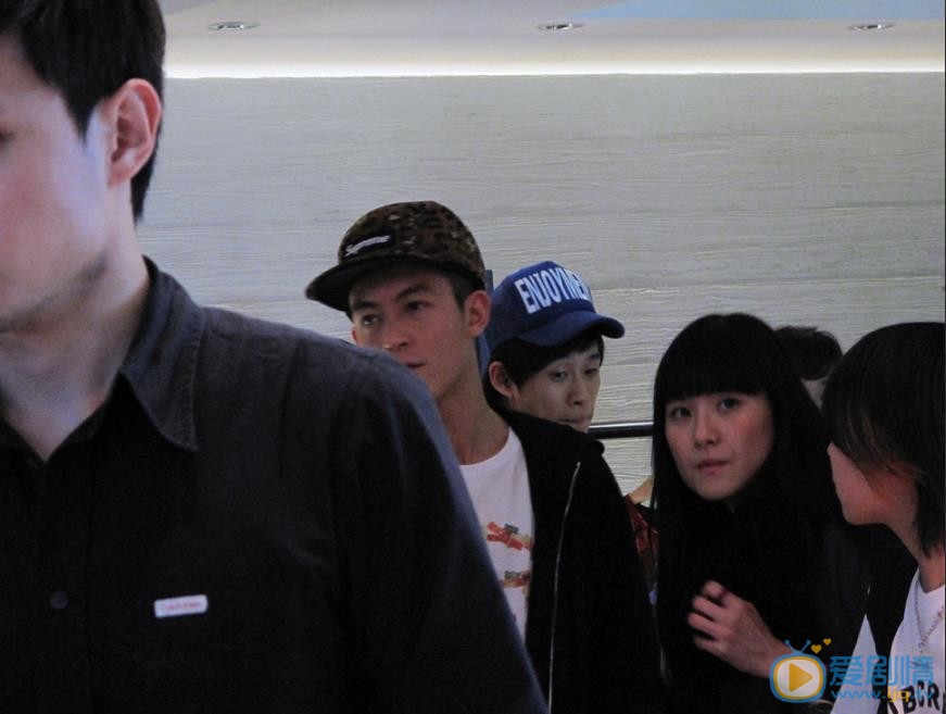 陈冠希路透街拍照 陈冠希高清写真_陈冠希高清剧照