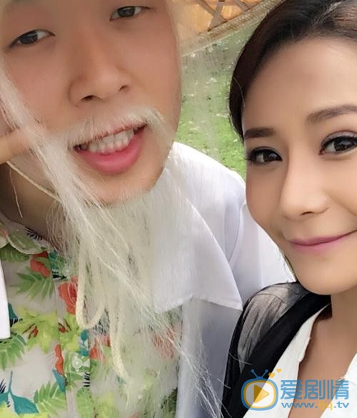 王芯芯与人合照 王芯芯高清写真_王芯芯高清剧照