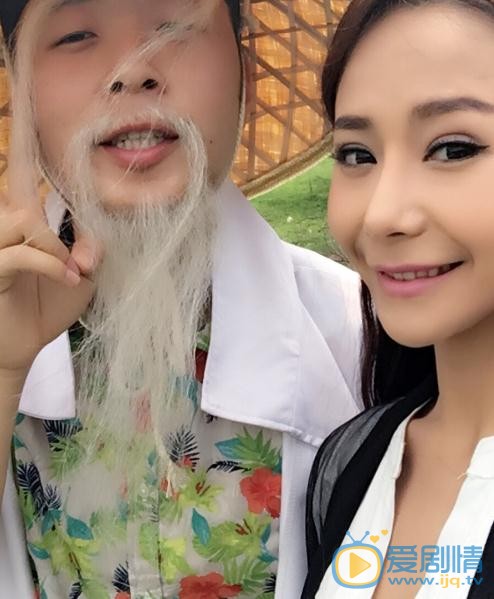 王芯芯与人合照 王芯芯高清写真_王芯芯高清剧照