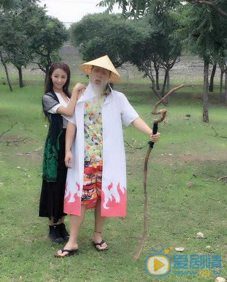 王芯芯与人合照 王芯芯高清写真_王芯芯高清剧照