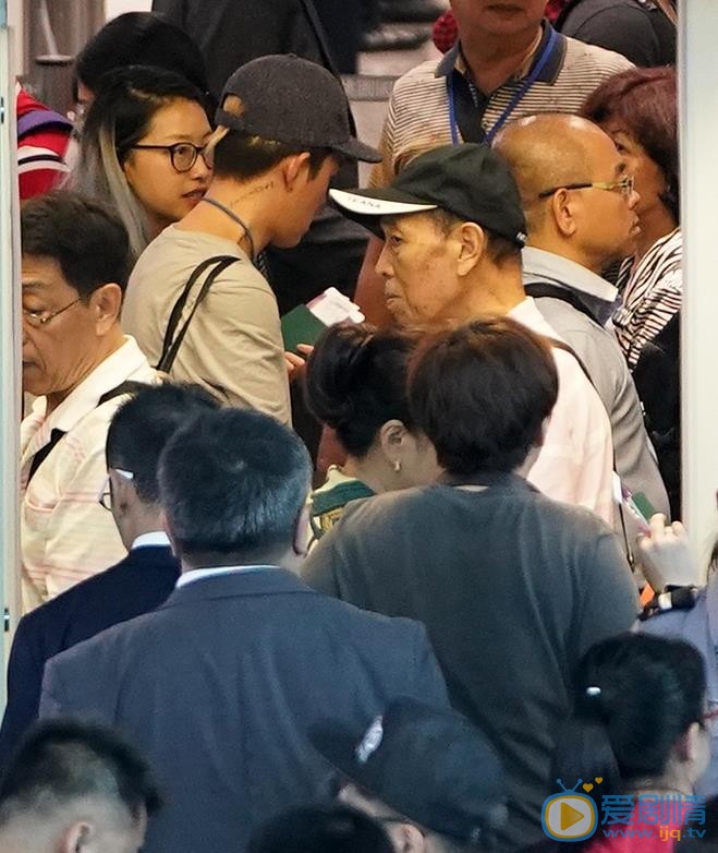 陈冠希路透街拍照 陈冠希高清写真_陈冠希高清剧照