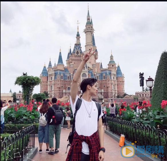 郑锐彬街拍写真 郑锐彬高清写真_郑锐彬高清剧照