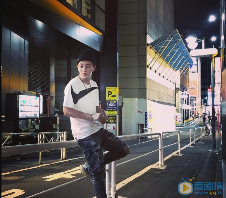 张皓宇随性街拍 张皓宇高清写真_张皓宇高清剧照