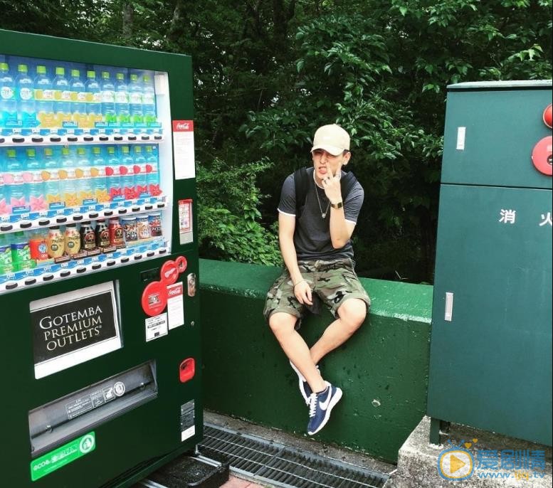 张皓宇随性街拍 张皓宇高清写真_张皓宇高清剧照