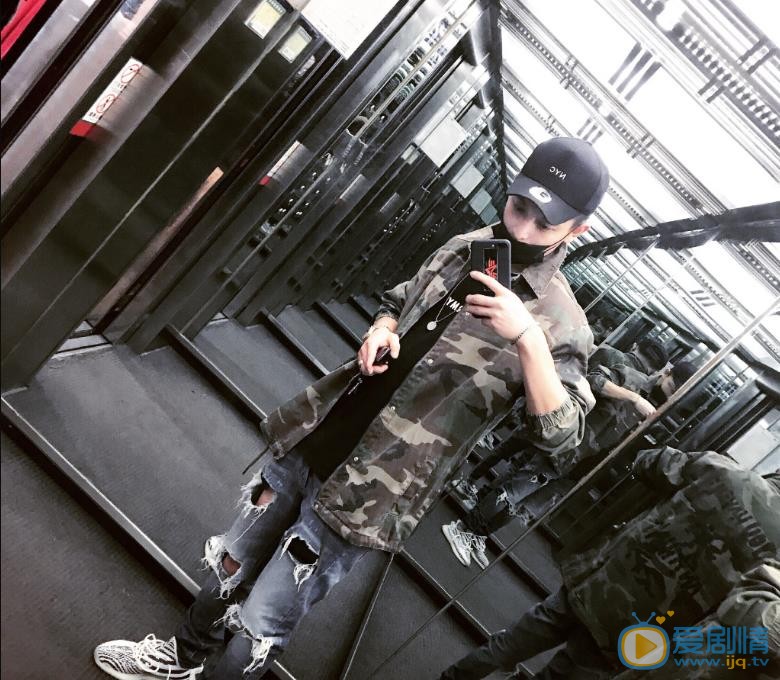 张皓宇随性街拍 张皓宇高清写真_张皓宇高清剧照
