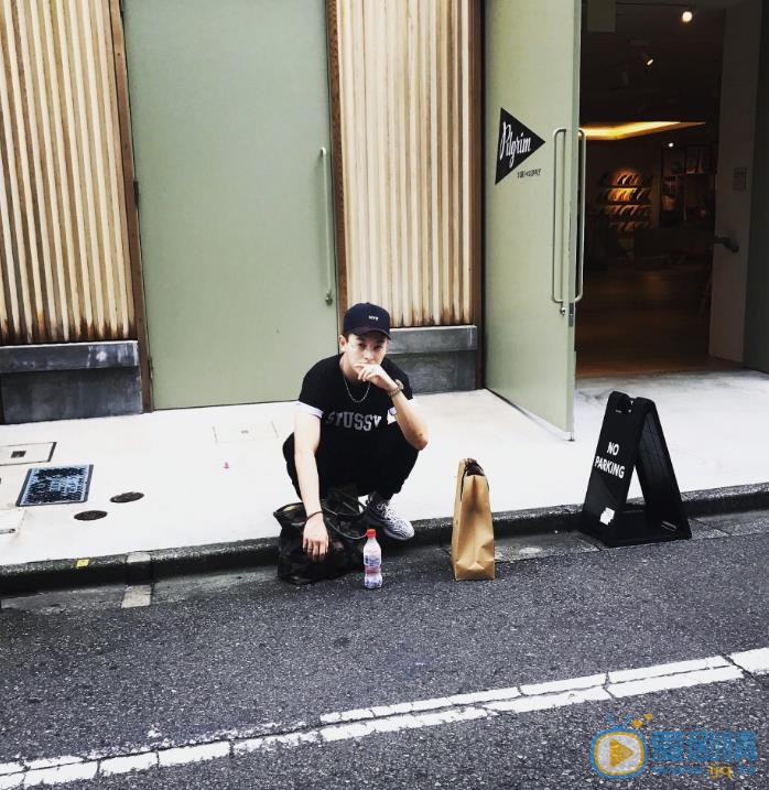 张皓宇随性街拍 张皓宇高清写真_张皓宇高清剧照