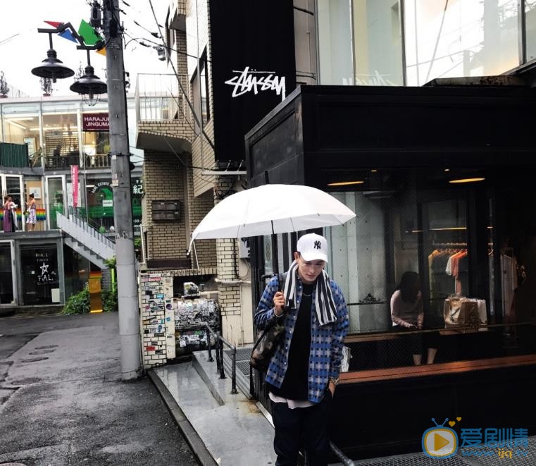 张皓宇随性街拍 张皓宇高清写真_张皓宇高清剧照