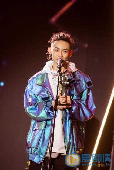 小鬼参加活动写真 小鬼高清写真_小鬼高清剧照