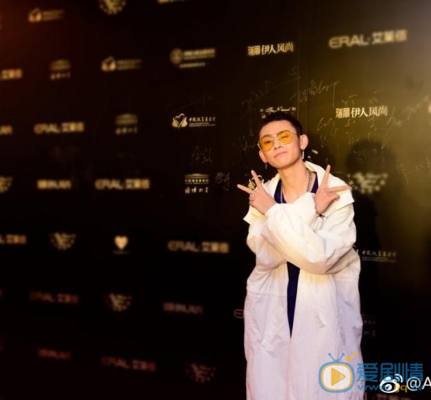 小鬼参加活动写真 小鬼高清写真_小鬼高清剧照