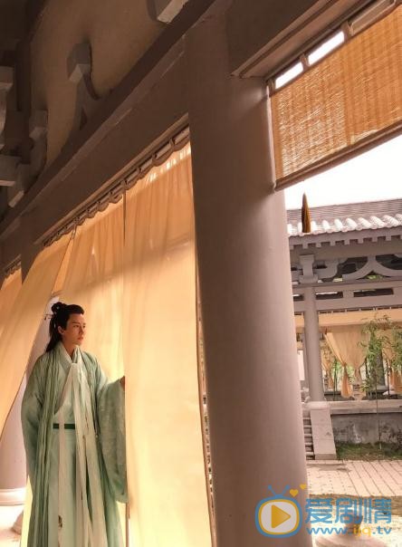 凤囚凰柳色是谁演的？凤囚凰柳色扮演者卢卓个人资料、写真及生活照欣赏