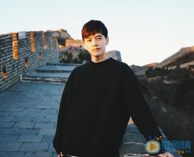 李宗霖街拍写真 李宗霖高清写真_李宗霖高清剧照