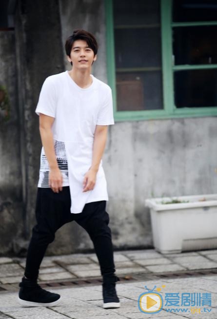 李宗霖街拍写真 李宗霖高清写真_李宗霖高清剧照