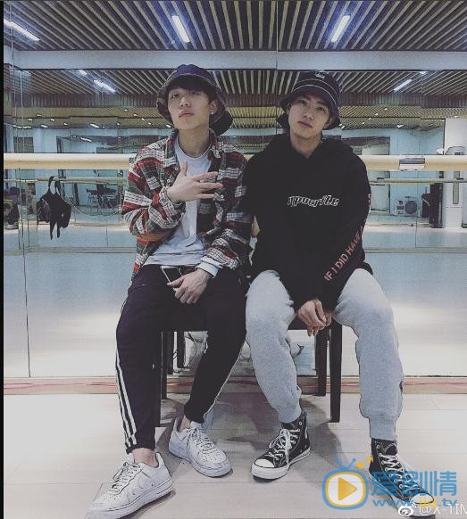 叶泓希乐队合照写真 叶泓希高清写真_叶泓希高清剧照