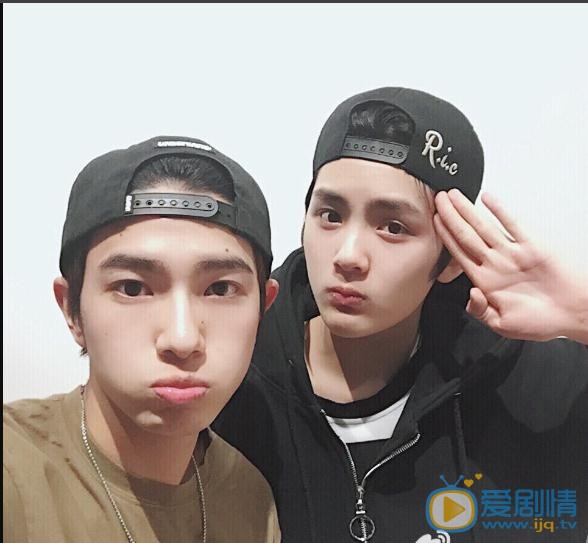 叶泓希乐队合照写真 叶泓希高清写真_叶泓希高清剧照