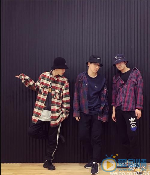 叶泓希乐队合照写真 叶泓希高清写真_叶泓希高清剧照