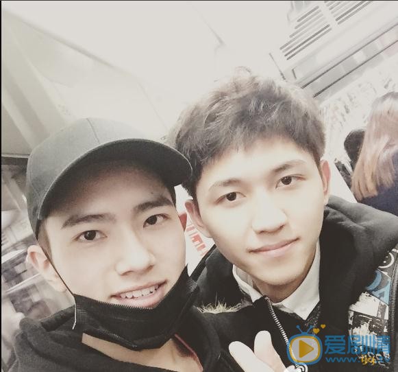 叶泓希乐队合照写真 叶泓希高清写真_叶泓希高清剧照