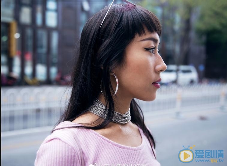 吉克隽逸街拍照写真 吉克隽逸高清写真_吉克隽逸高清剧照