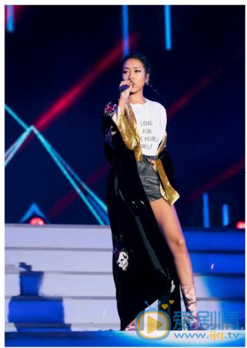 吉克隽逸演唱会写真 吉克隽逸高清写真_吉克隽逸高清剧照