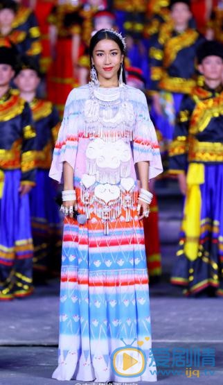 吉克隽逸晚礼服写真 吉克隽逸高清写真_吉克隽逸高清剧照