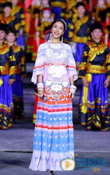 吉克隽逸晚礼服写真 吉克隽逸高清写真_吉克隽逸高清剧照