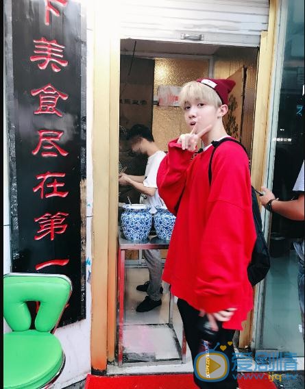 张奕轩街拍写真 张奕轩高清写真_张奕轩高清剧照