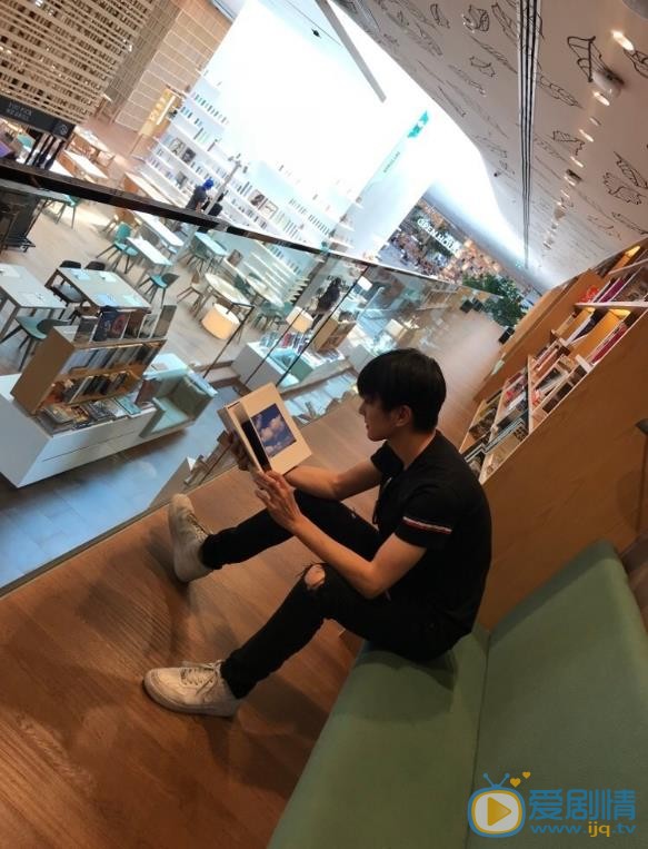 钟正生活照 钟正高清写真_钟正高清剧照