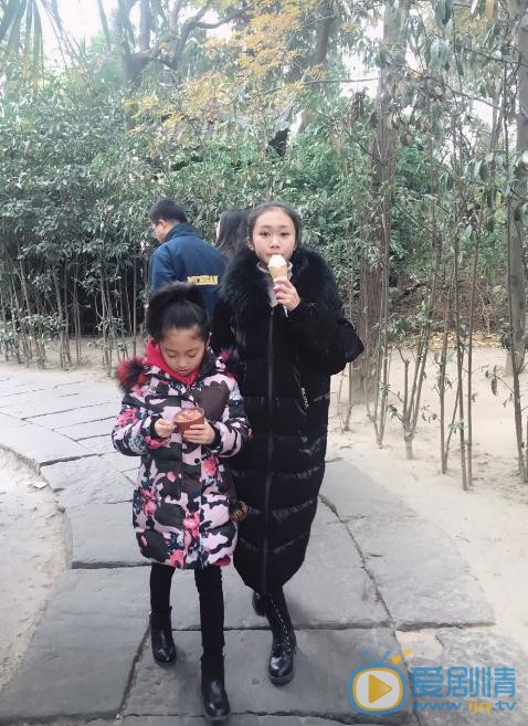 陈芊桦与人合照 陈芊桦高清写真_陈芊桦高清剧照