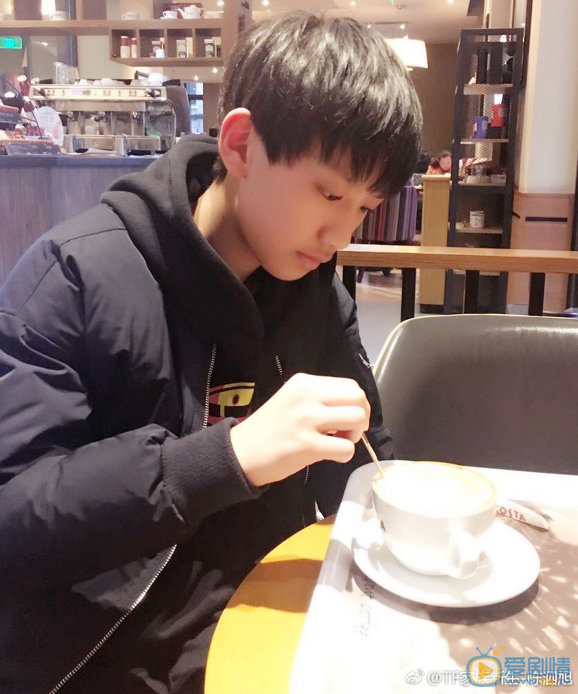 陈泗旭街拍写真 陈泗旭高清写真_陈泗旭高清剧照
