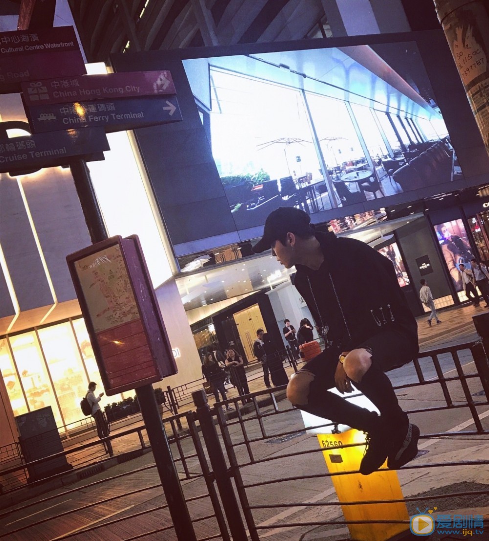 梁辉街拍写真 梁辉高清写真_梁辉高清剧照