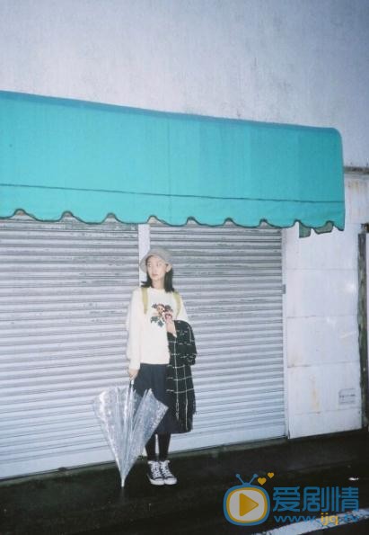 周依然日本街头 周依然高清写真_周依然高清剧照