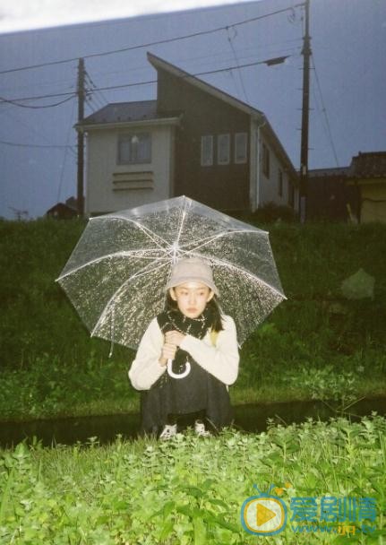 周依然日本街头 周依然高清写真_周依然高清剧照