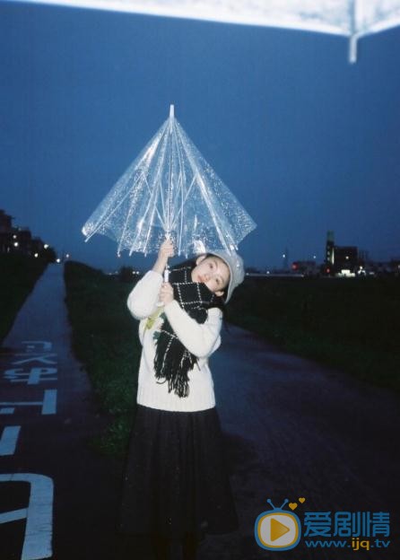 周依然日本街头 周依然高清写真_周依然高清剧照