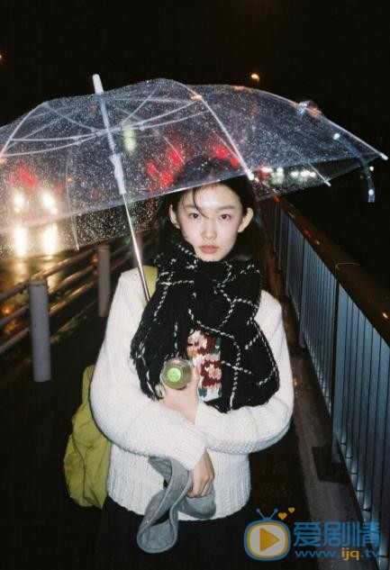 周依然日本街头 周依然高清写真_周依然高清剧照