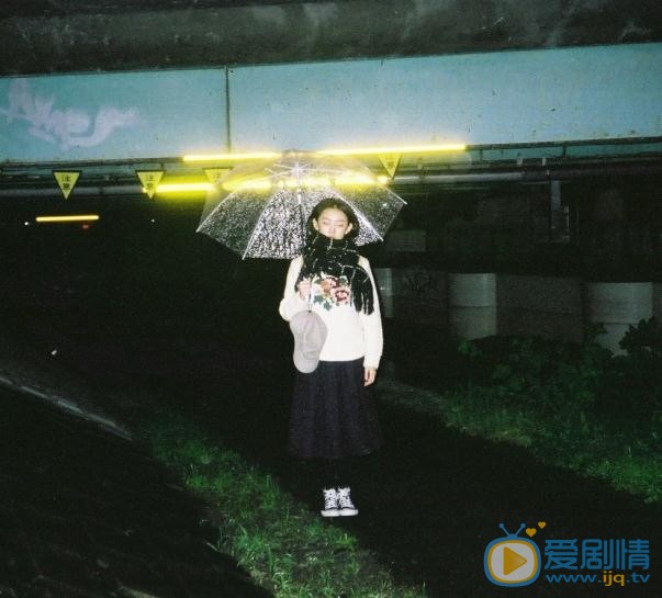 周依然日本街头 周依然高清写真_周依然高清剧照