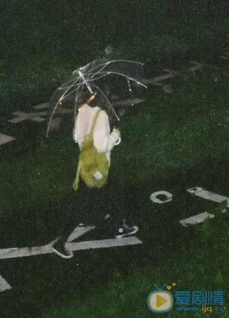 周依然日本街头 周依然高清写真_周依然高清剧照