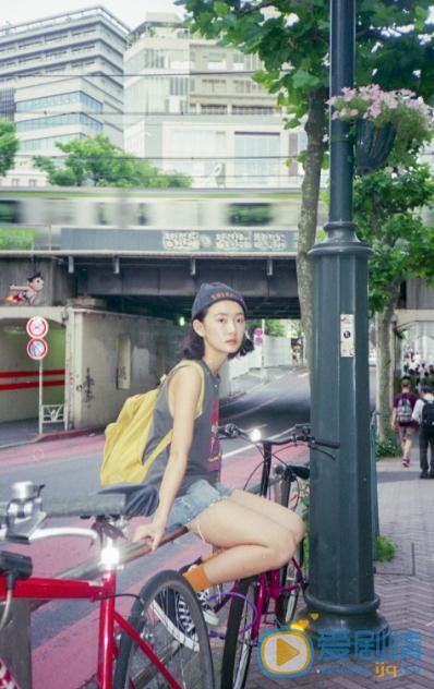 周依然日本街头 周依然高清写真_周依然高清剧照