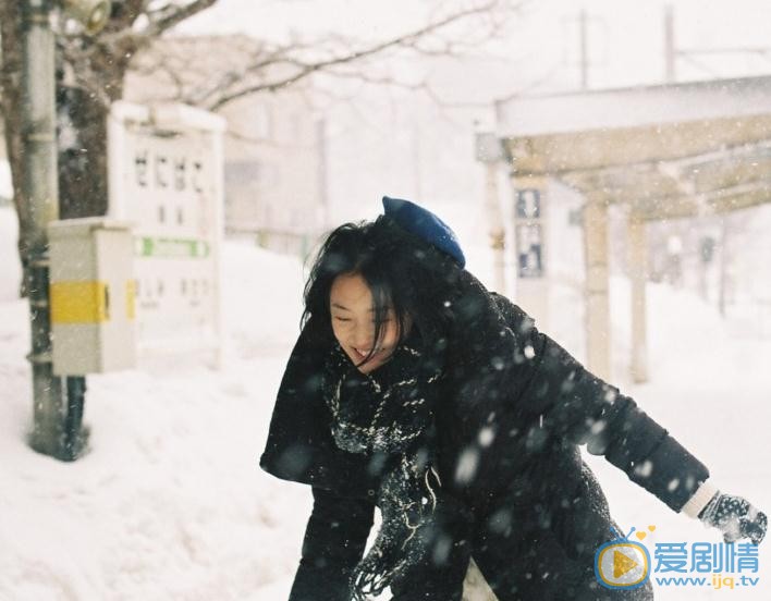 周依然日本街头 周依然高清写真_周依然高清剧照