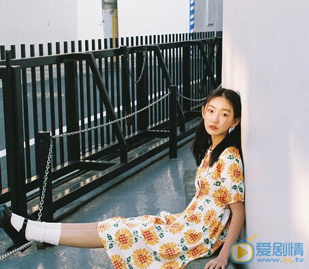 周依然日本街头 周依然高清写真_周依然高清剧照
