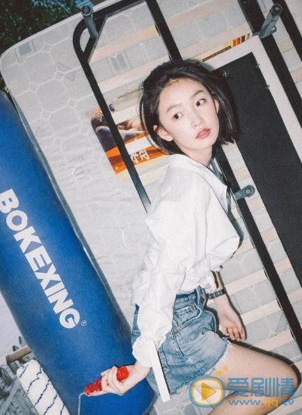 周依然白色写真 周依然高清写真_周依然高清剧照